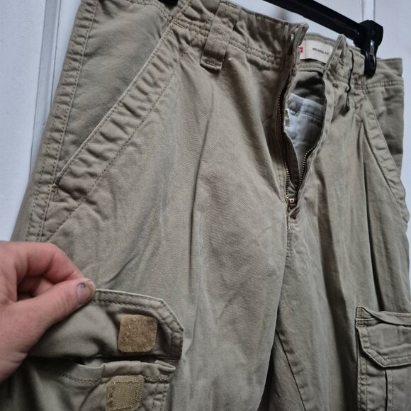 Wrangler Relaxed Fit Tan Cargo Pants - 100% cotton - 30 X 32 - Picture 3 of 4